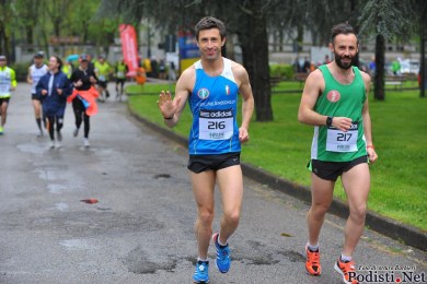 Preferite la canotta spilli azzurra o verde?