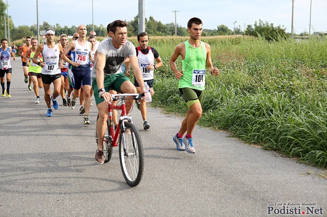"Devo andare più veloce di radice quadrata di Moses Tanui per staccare questo scassaballe"