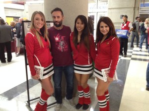 Beato tra le Blackhawks Ice Crew